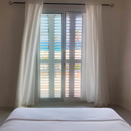 Sunset Deluxe And * פאפוס