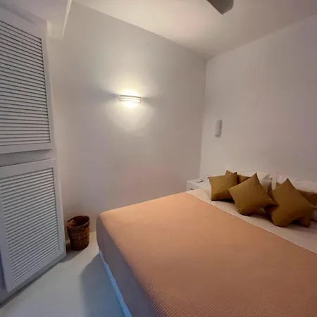 Sunset Deluxe And Apartamento Pafos