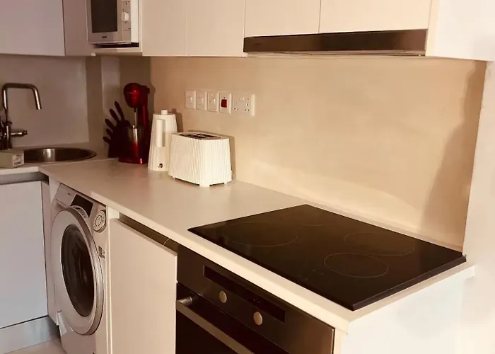 Sunset Deluxe And Daire *