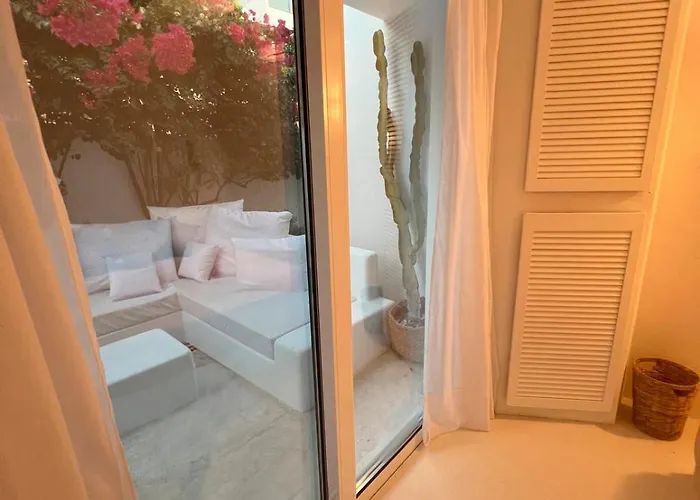 Sunset Deluxe And Daire Pafos