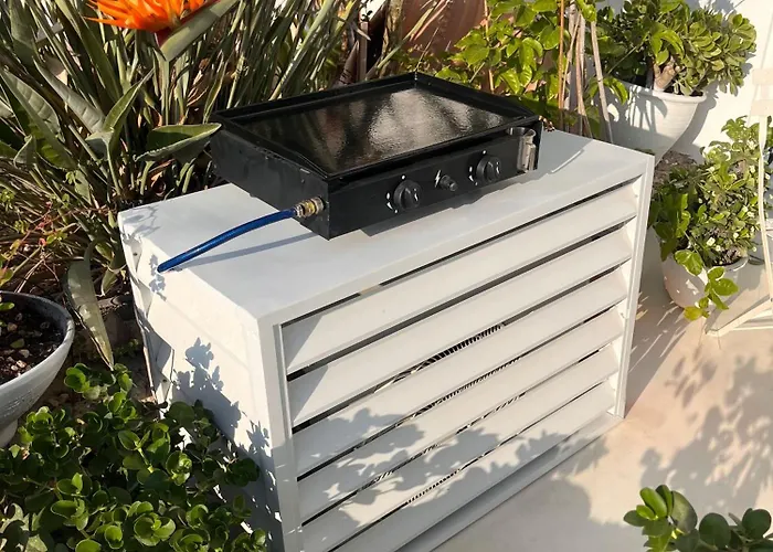 Sunset Deluxe And Daire *